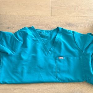 FIGS CATARINA SCRUB TOP